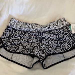 NWT lululemon 2.5” speed short geometric roses